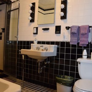 Latorre House - Contemporary Room - Bathroom